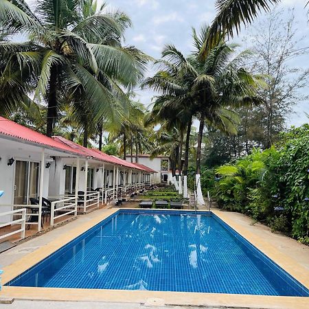 Arabian Sea Beach Resort Morjim Exterior foto