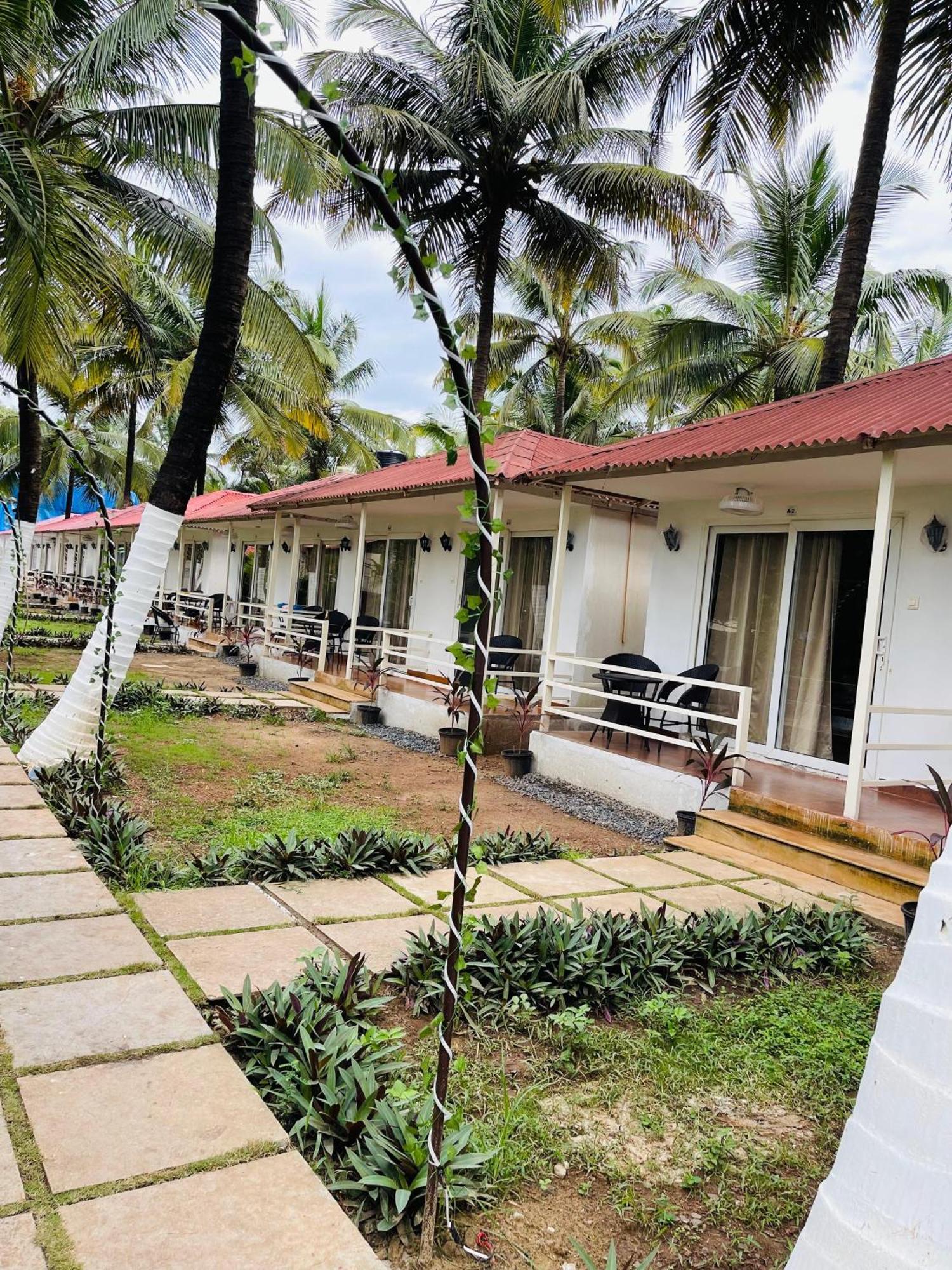 Arabian Sea Beach Resort Morjim Exterior foto