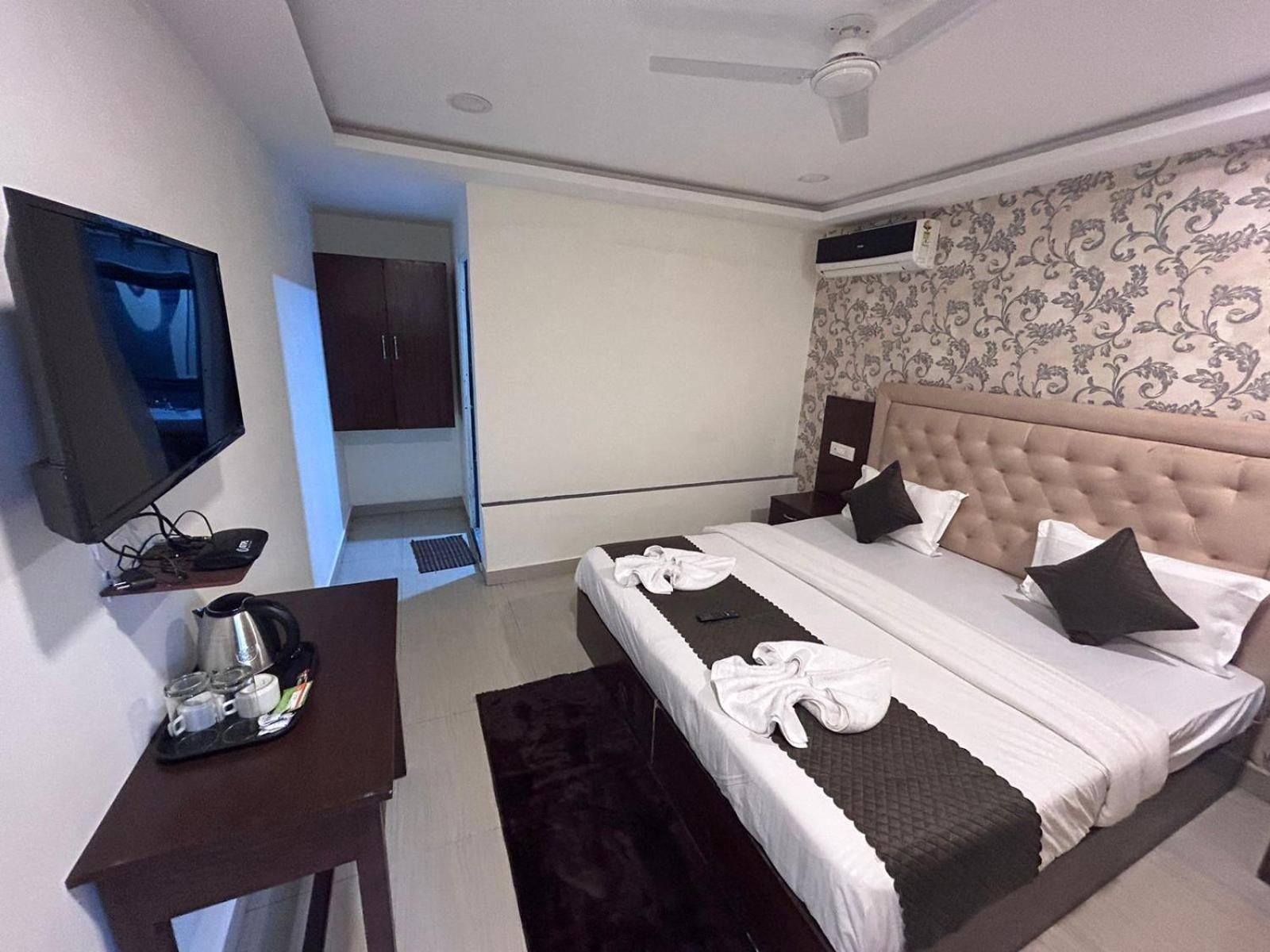 Arabian Sea Beach Resort Morjim Exterior foto