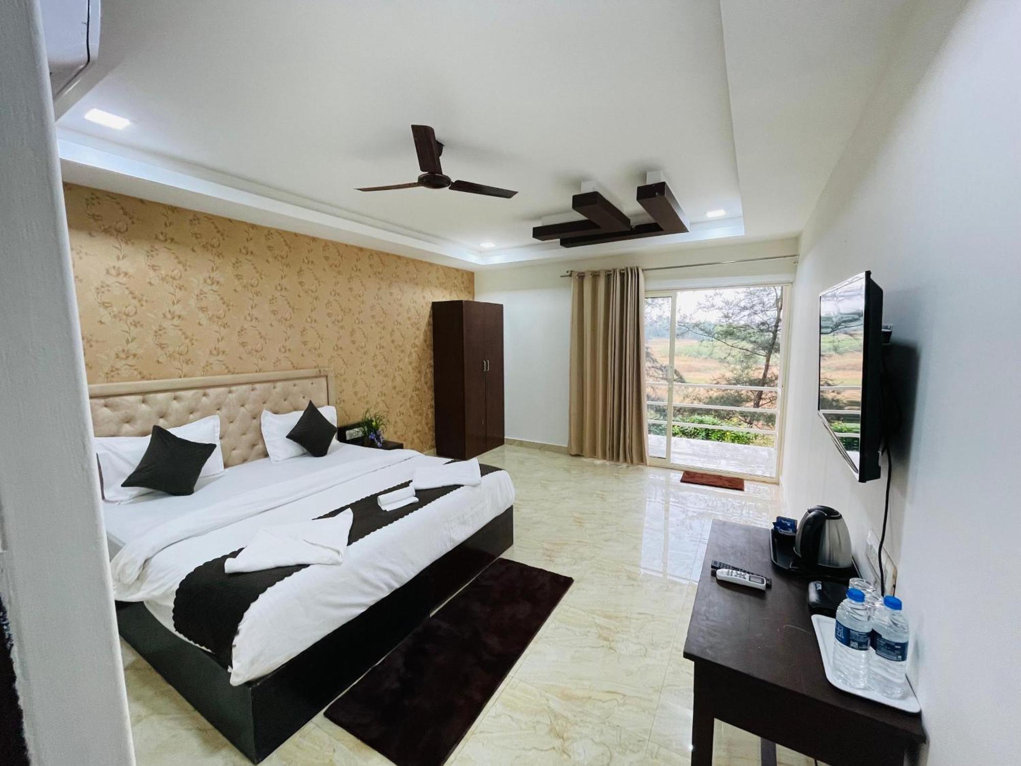 Arabian Sea Beach Resort Morjim Exterior foto